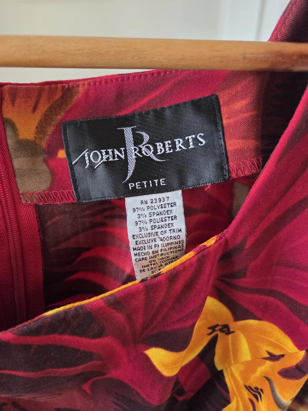 Red Floral Print 2 Piece JOHN ROBERTS Set. - Picture 2 of 6